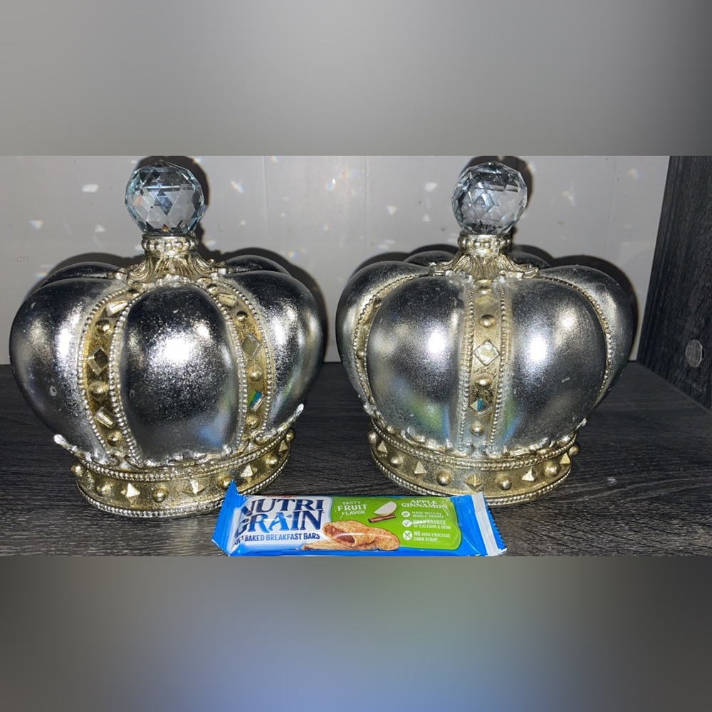 2 Decorative Crowns